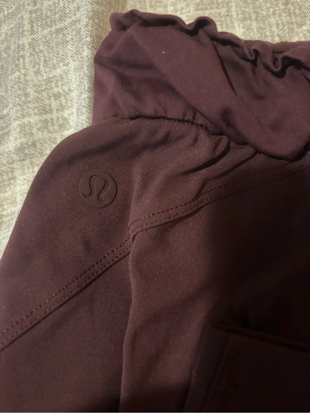 lululemon athletica Men's Drawstring Joggers in Deep Burgundy